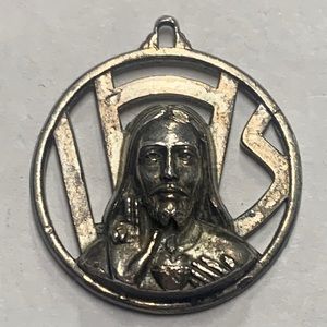 Creed Sterling pendant